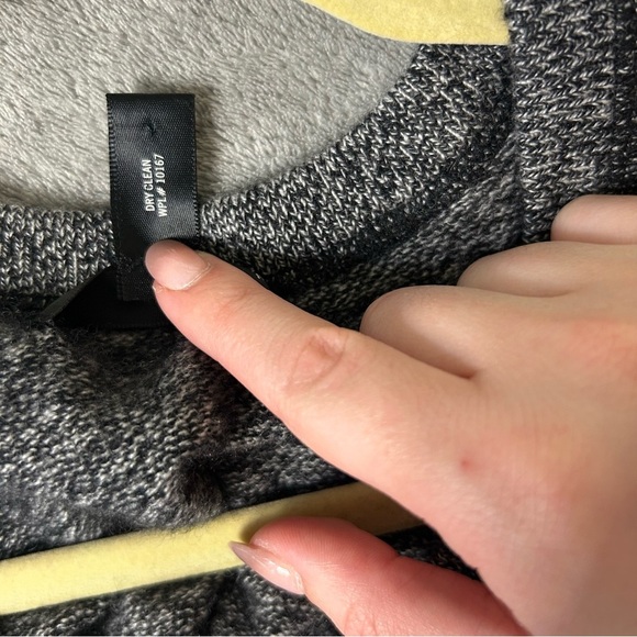 Aqua Cashmere Women’s Off-Shoulder Gray Sweater Size Small - Picture 7 of 7